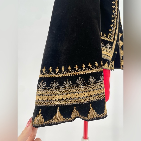 Vintage Tahsin Safadi Boutique Black Velvet Embroidered Flared Sleeve Jacket - Picture 7 of 16